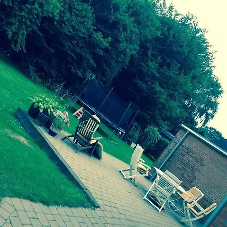 Stor Med Privat Have Bredebro